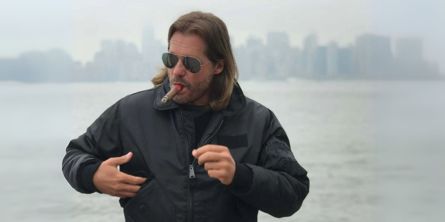 Roger Anthony Cassius Klüh in front of the Manhattan skyline in NYC.
