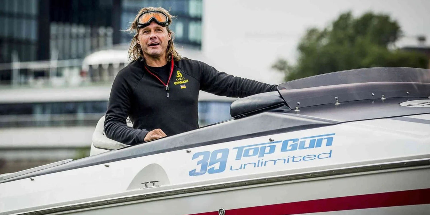 Roger Klüh pilots 39 Top Gun Unlimited at Düsseldorf yacht show.
