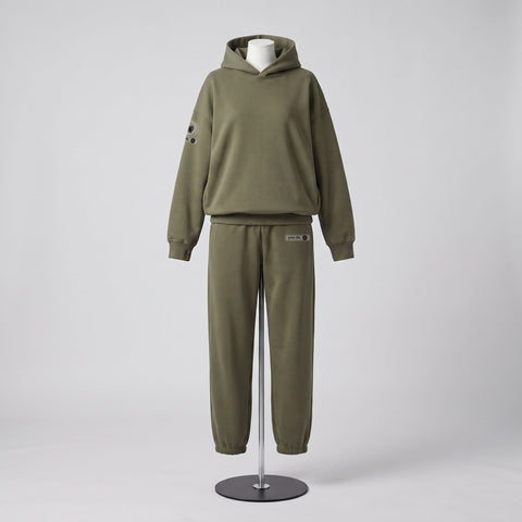 APACHE STAR® GLOBETROTTER Dubai set in Army Green — Iconic Pants with matching hoodie, front view