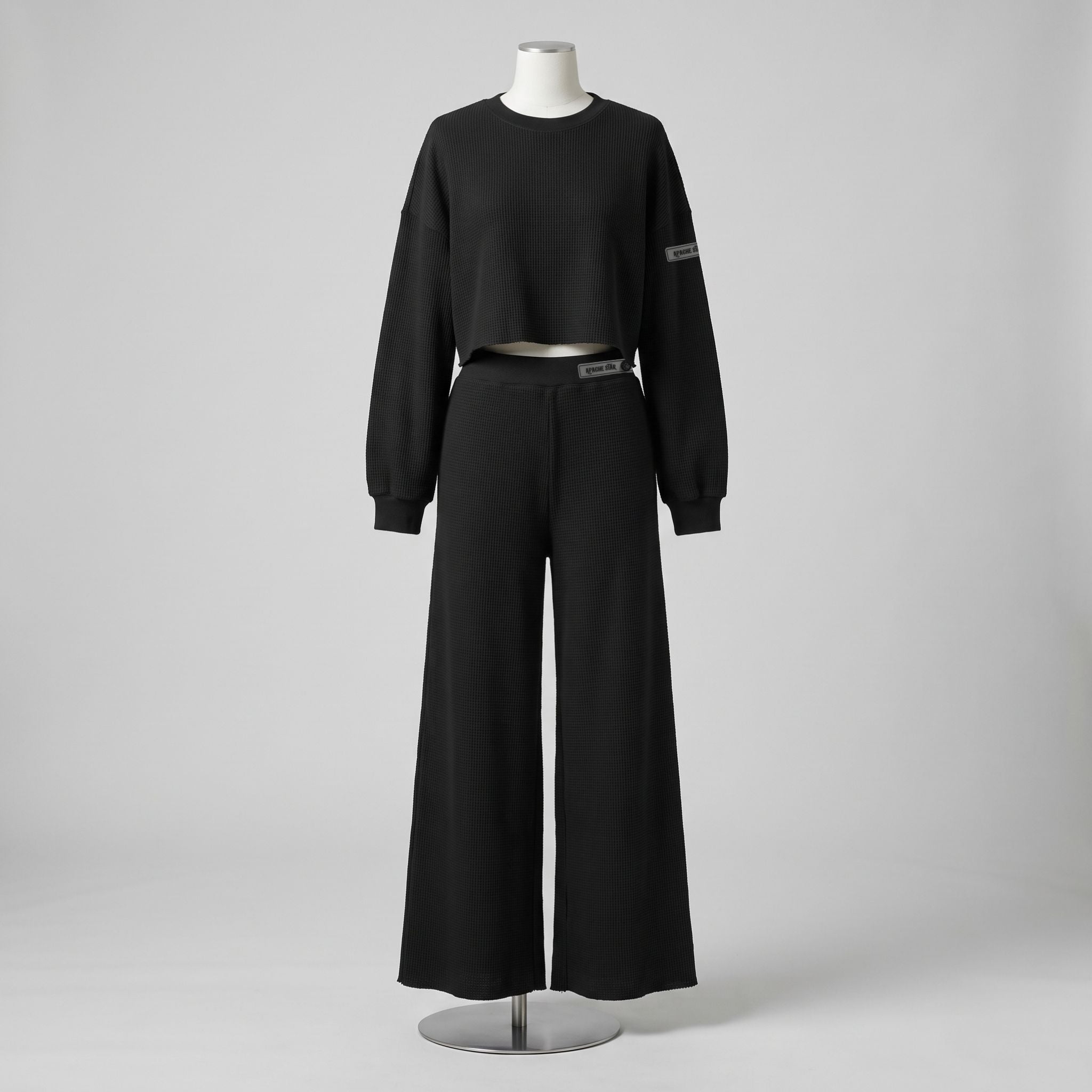 APACHE STAR® GLOBETROTTER Mykonos waffle set in Black — crop top and pants, front view