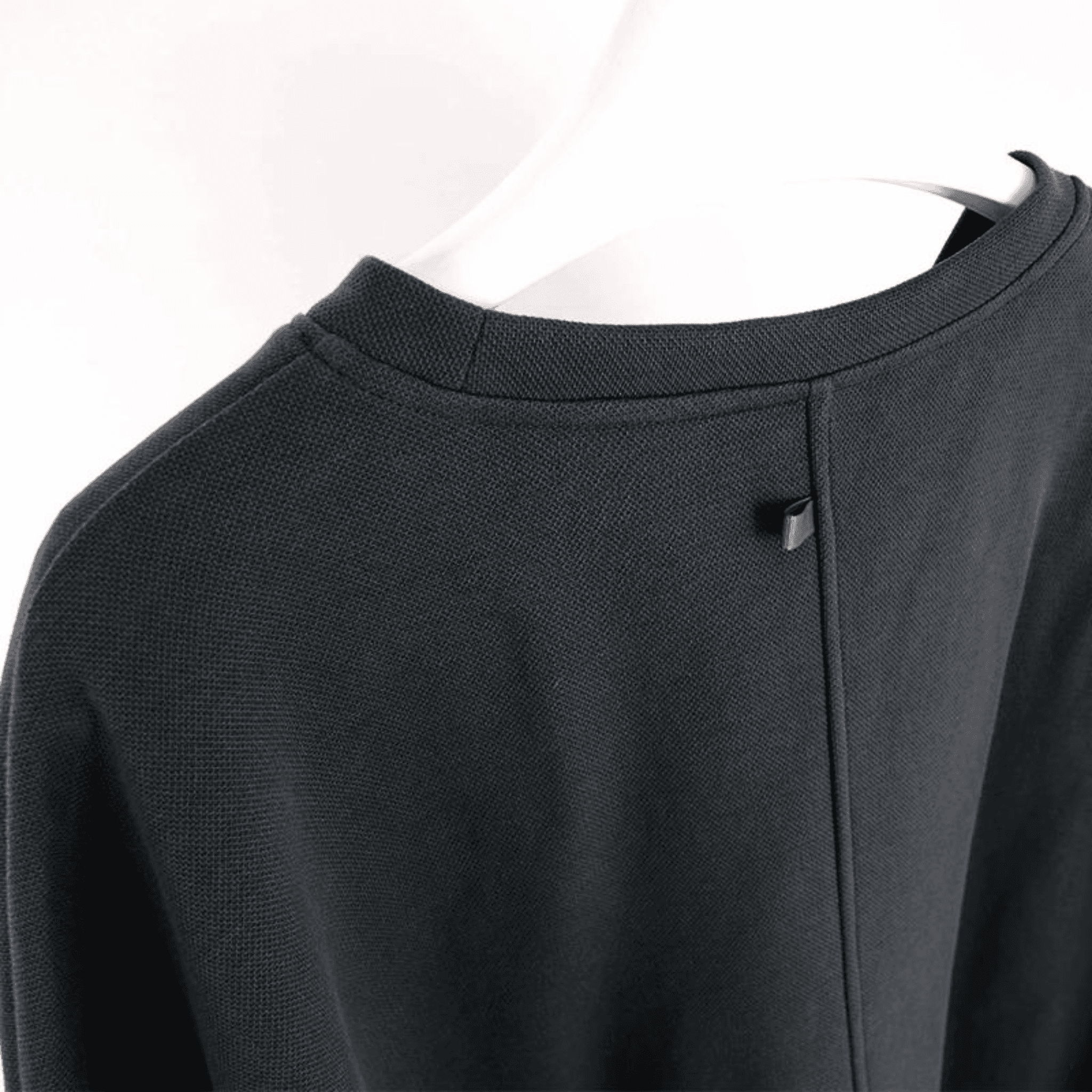Back neckline of BOXY TEE 'MANHATTAN' by APACHE STAR in black, featuring subtle tag and center seam for modern minimalist design.