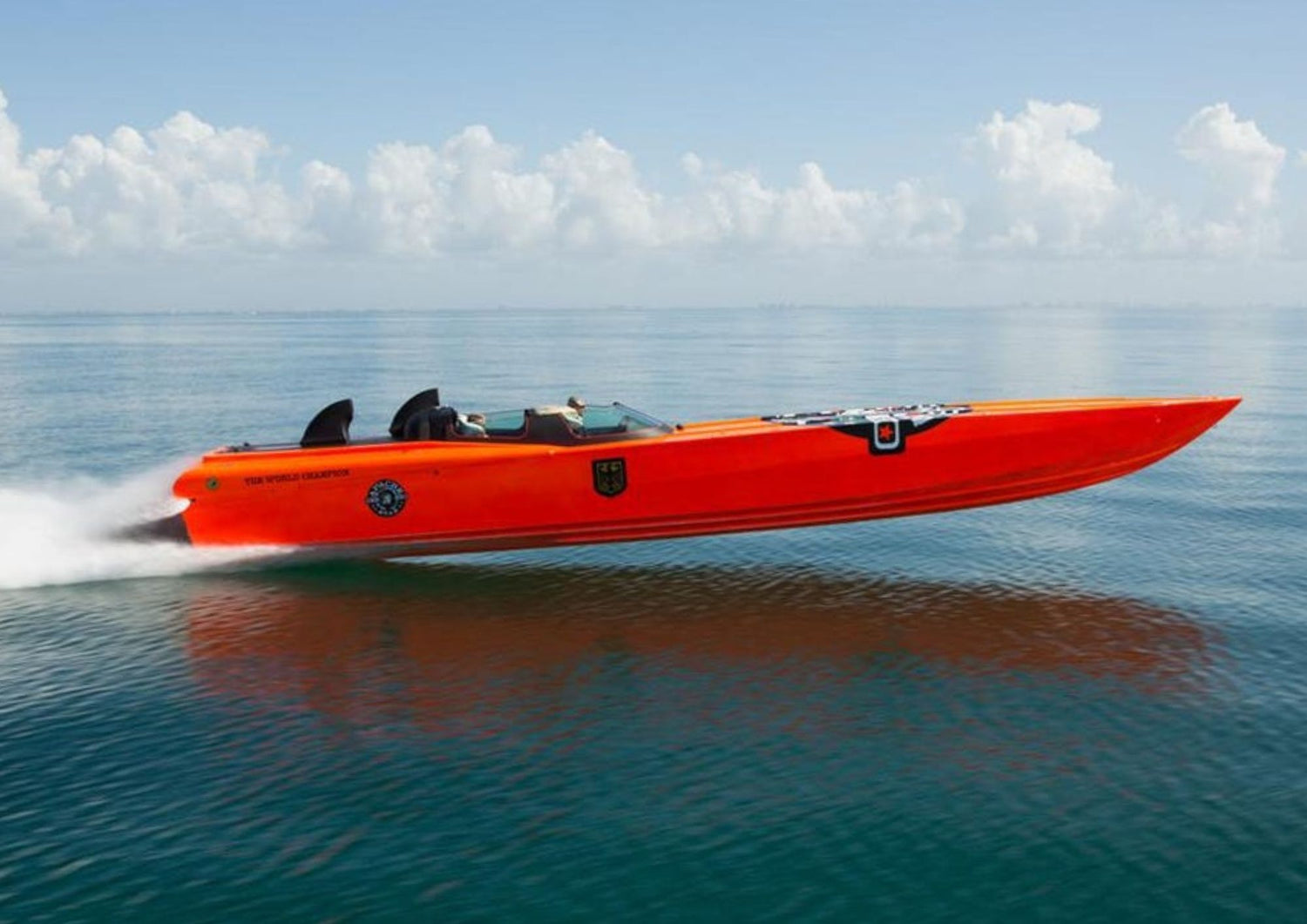 This 2,700 hp race boat just broke the record from Florida to Cuba