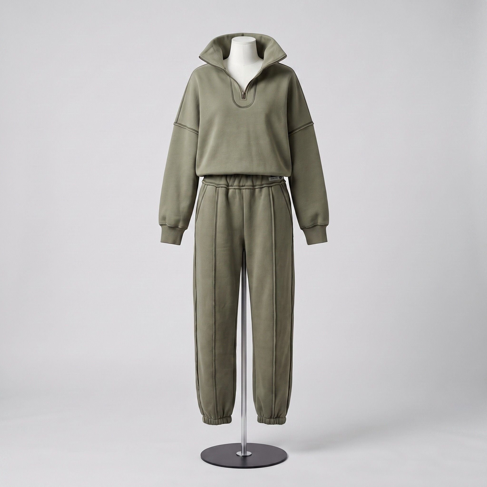 APACHE STAR® GLOBETROTTER Tokyo athletic set in Army Green — crop top and pants, front view
