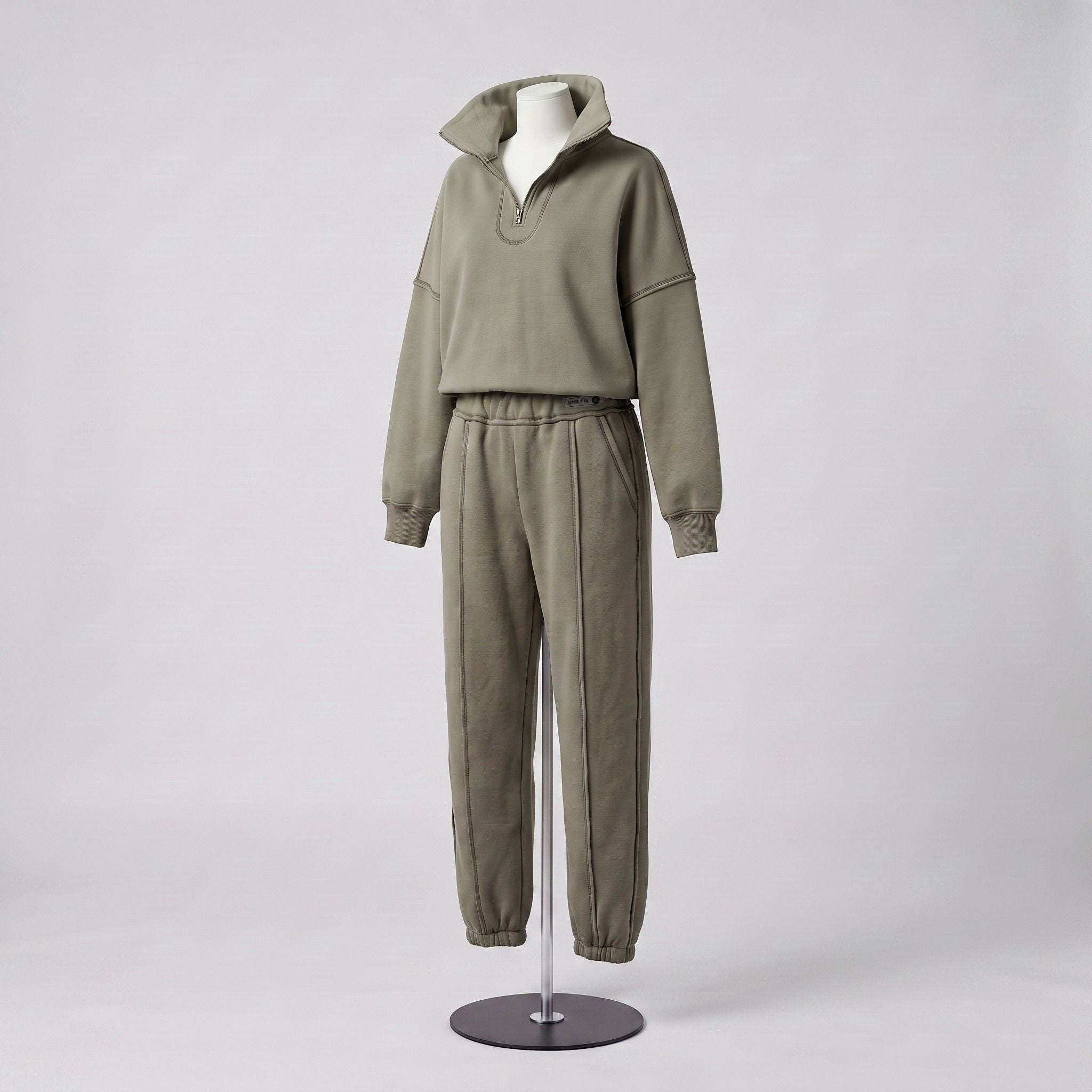 APACHE STAR® GLOBETROTTER Tokyo athletic set in Army Green — sleeve label detail