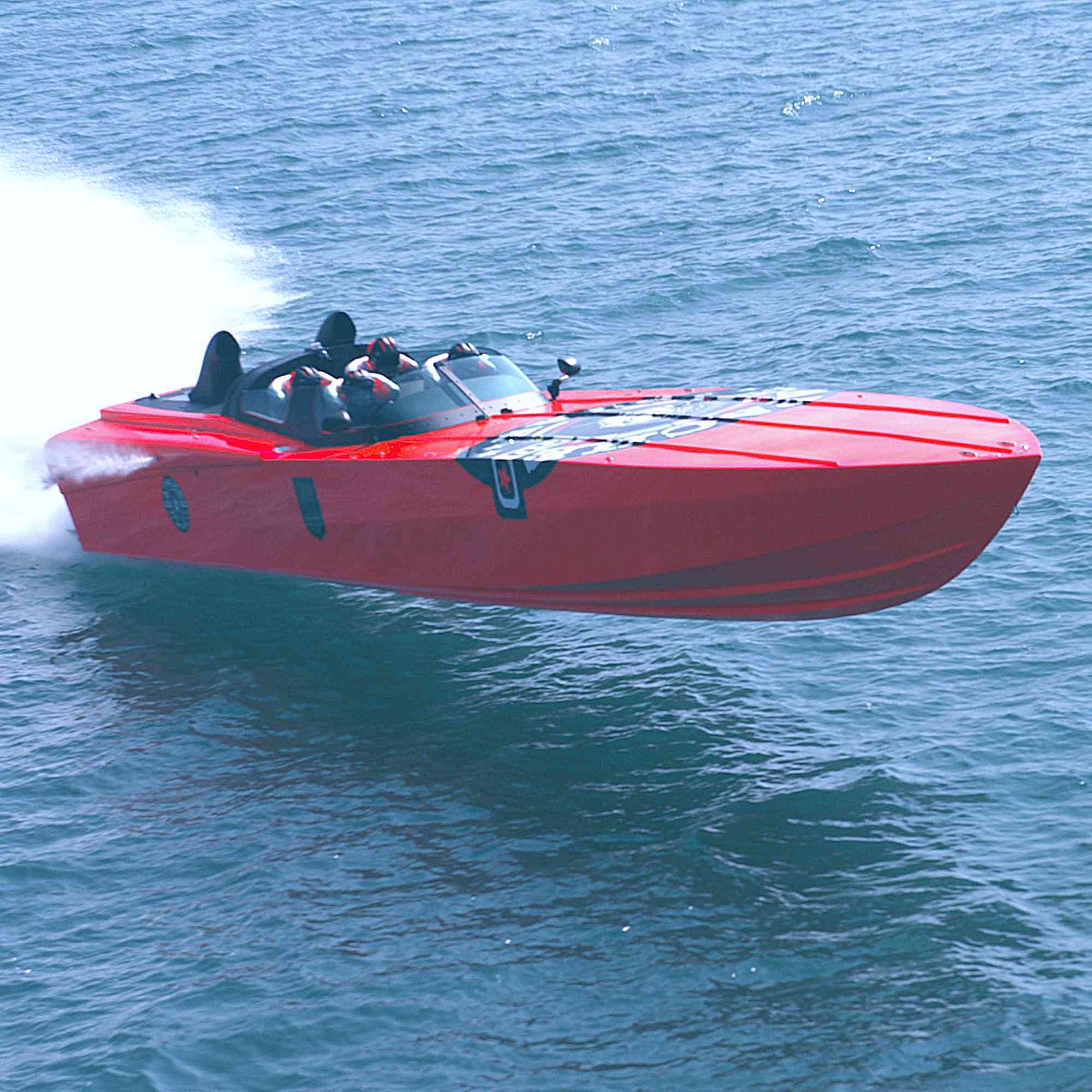 The Apache Star at speed across the Florida Strait, August 1, 2015